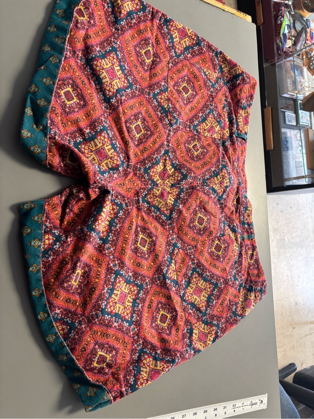 Sundance Multicolor Printed Women’s Shorts - Red & Teal Pattern